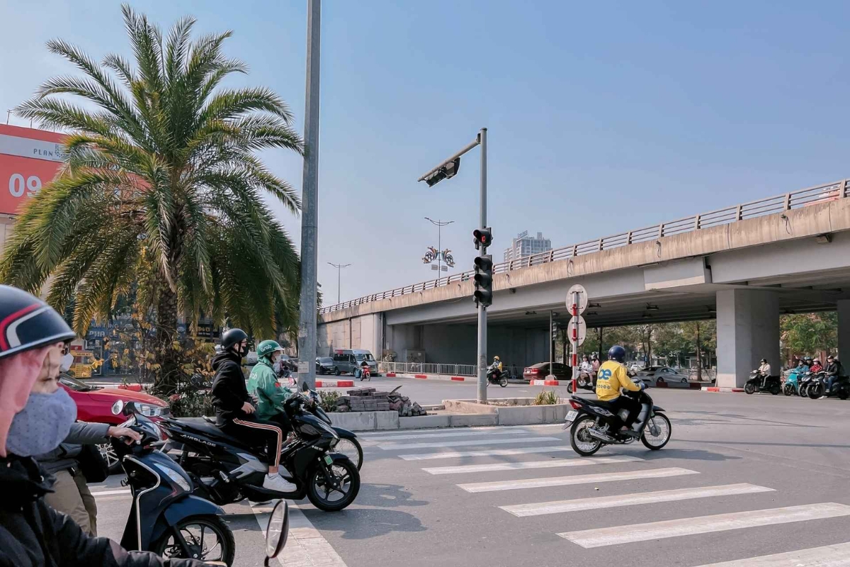 Đi xe 50cc thế nào để tránh lỗi vượt đèn đỏ?