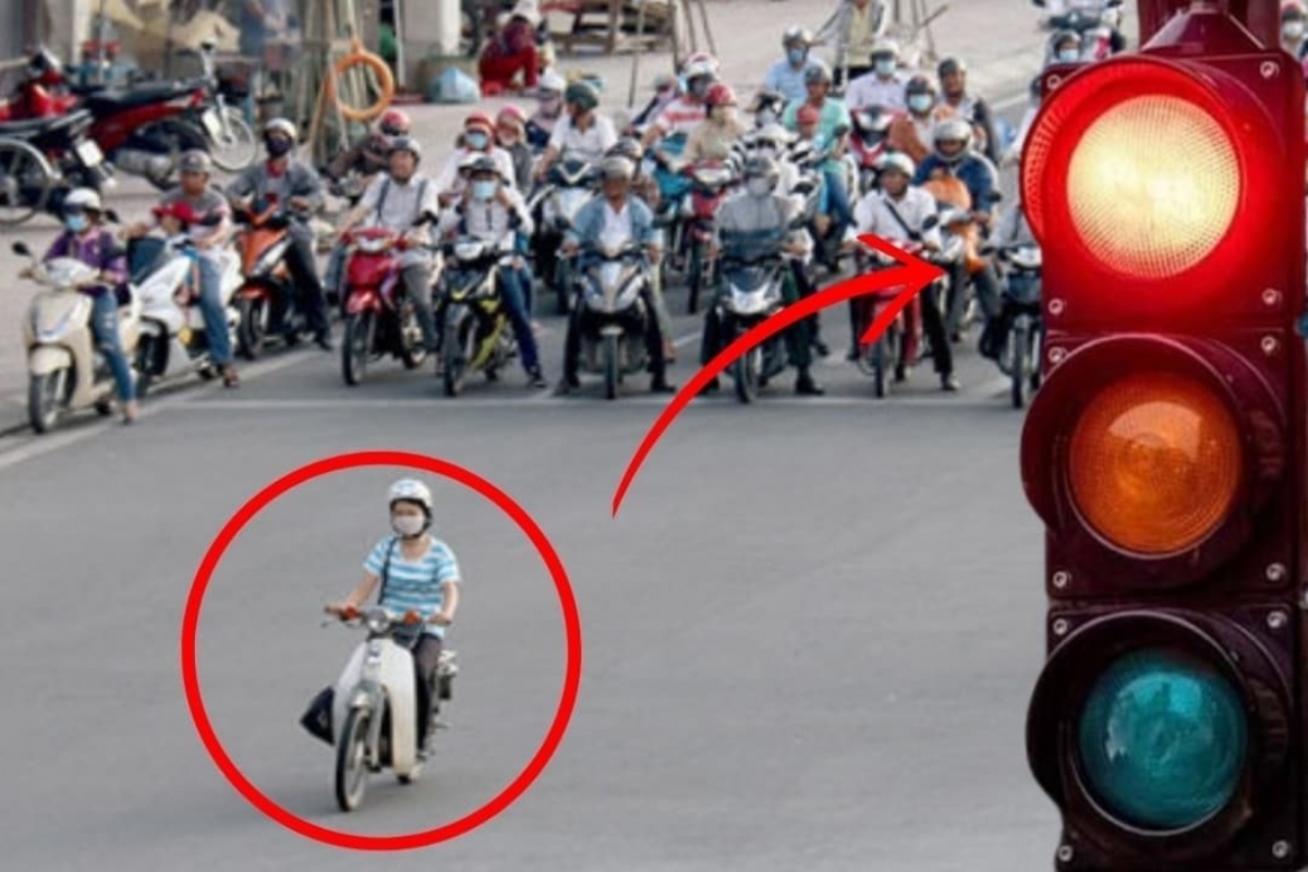 Xe 50cc vượt đèn đỏ phạt bao nhiêu năm 2026?