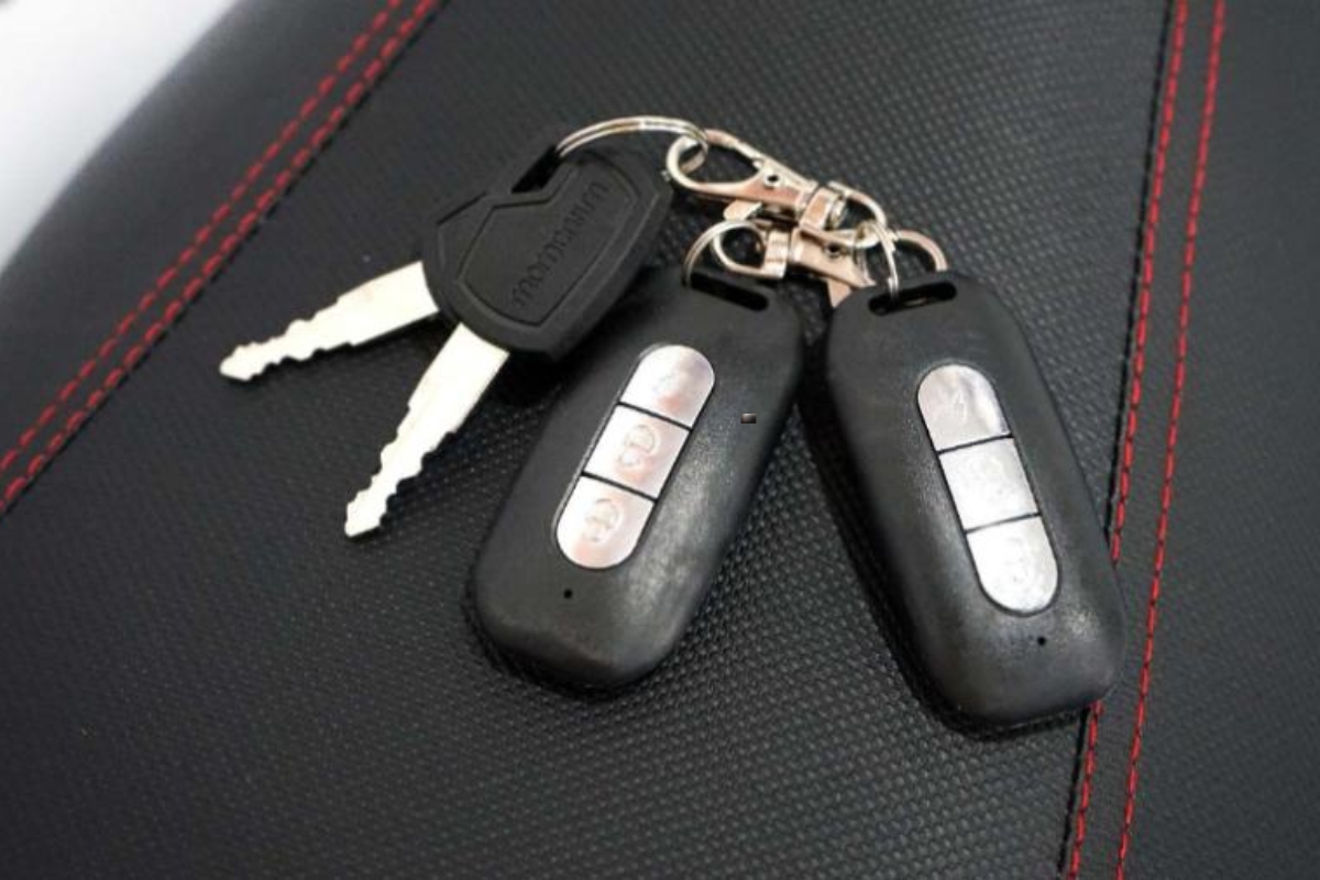 Kiểm tra điều khiển hoặc khóa từ đi kèm