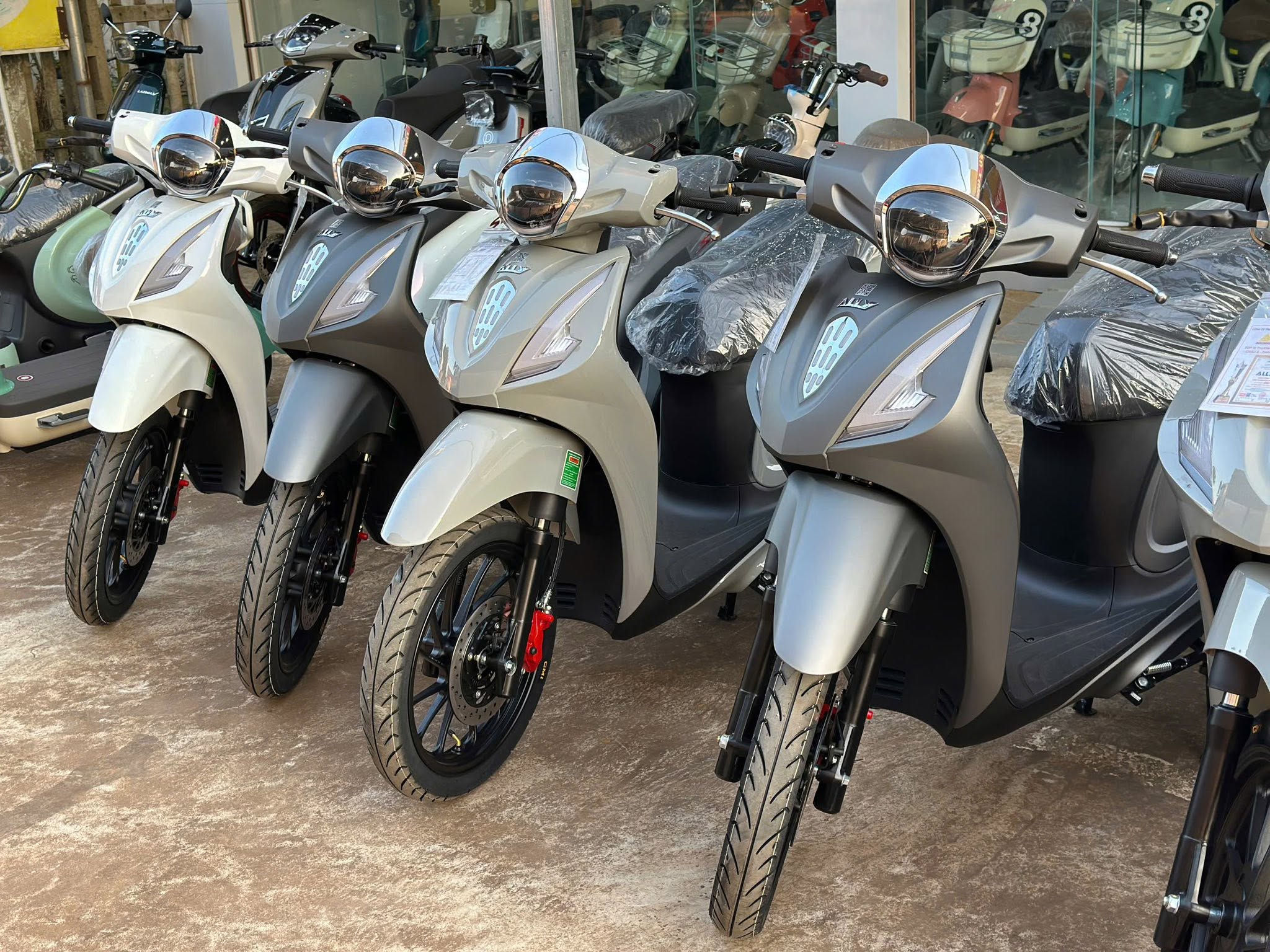 So sánh nhanh hai mẫu SH 50cc