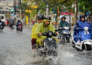 Học Sinh Đi Xe 50cc Mùa Mưa: 7 Lưu Ý Không Thể Bỏ Qua