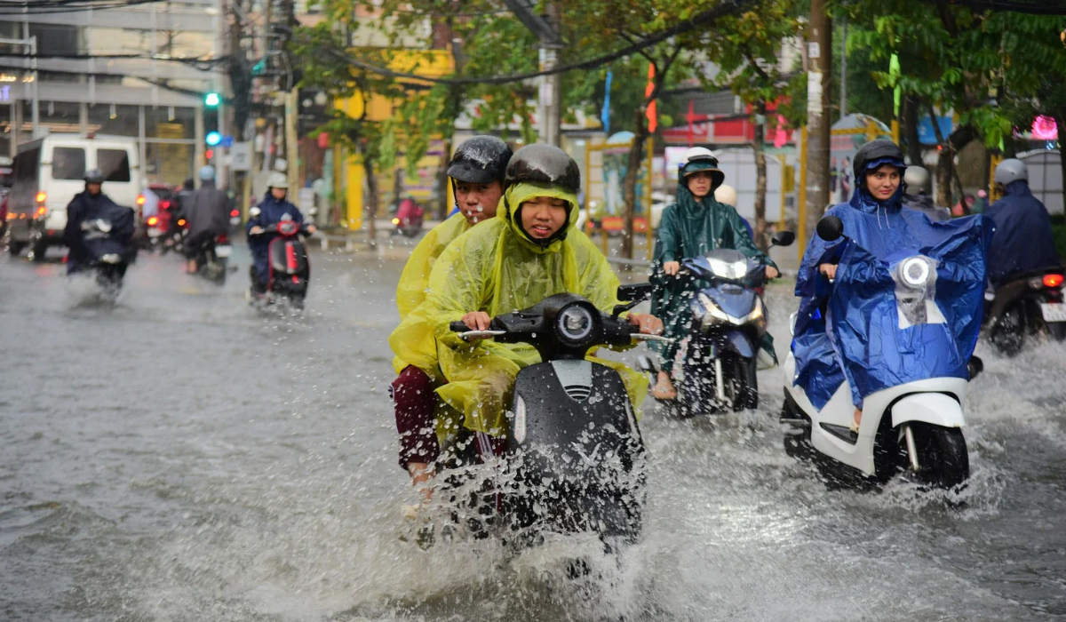 Vũng nước che ổ gà: Không phóng nhanh để vượt qua
